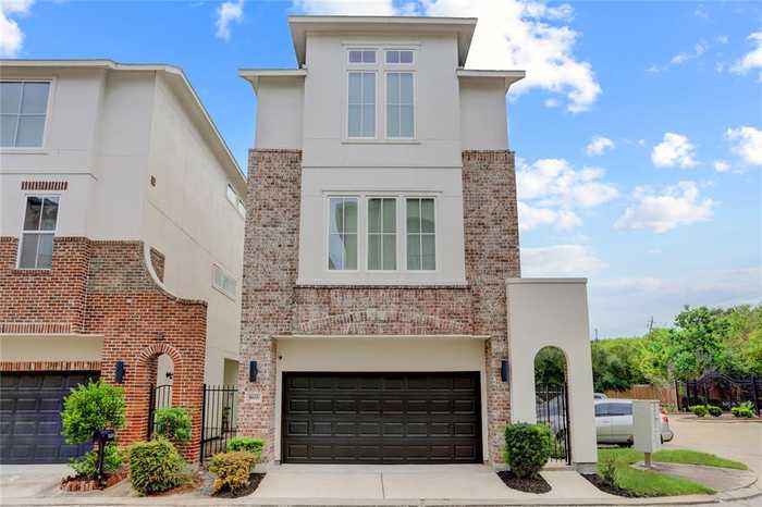 photo 1: 5633 Mina Way, Houston TX 77081