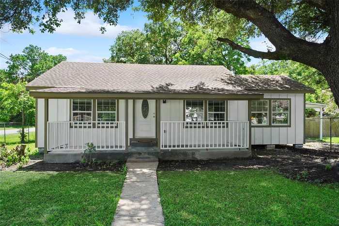 photo 2: 1201 N Valderas Street, Angleton TX 77515