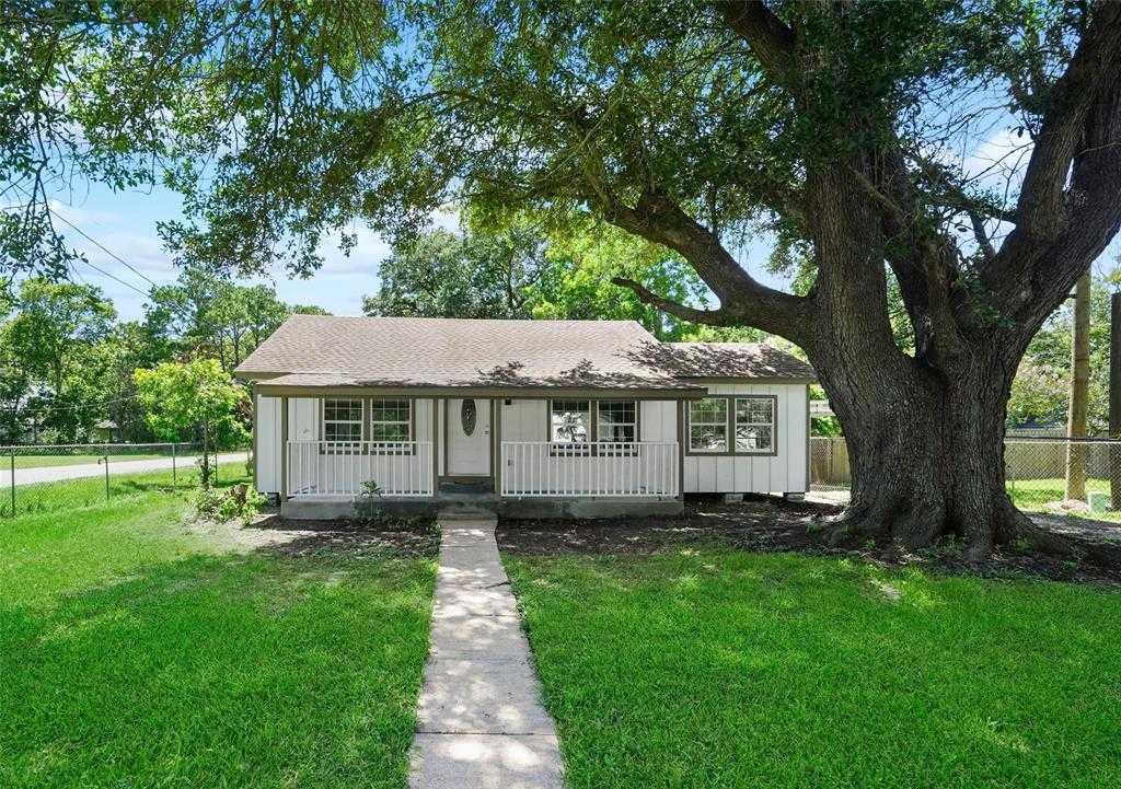 photo 3: 1201 N Valderas Street, Angleton TX 77515