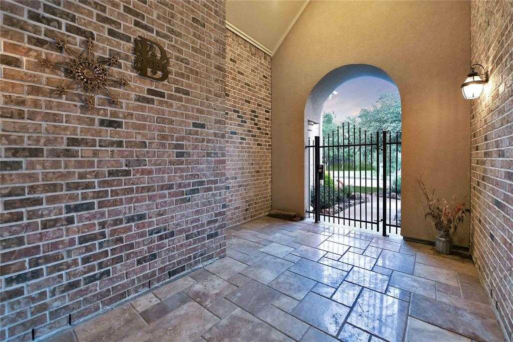 photo 3: 5506 Regal Landing Drive, Kingwood TX 77345