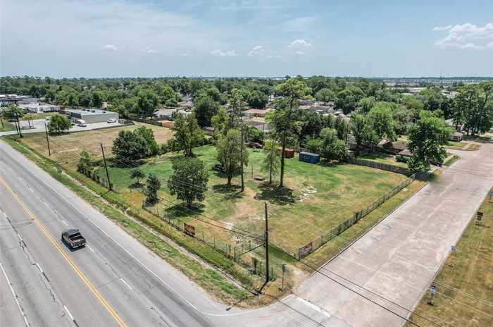 photo 2: 13306 Old Beaumont Highway, Houston TX 77049