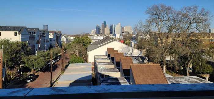 photo 2: 2303 Yupon Street, Houston TX 77006