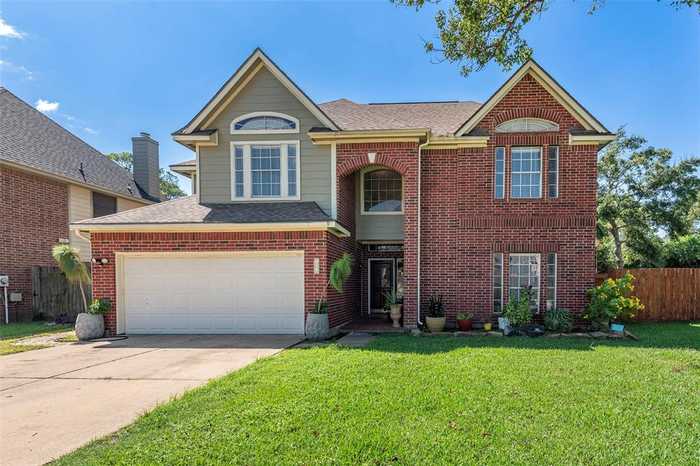 photo 2: 915 Highland Woods Drive, Highlands TX 77562