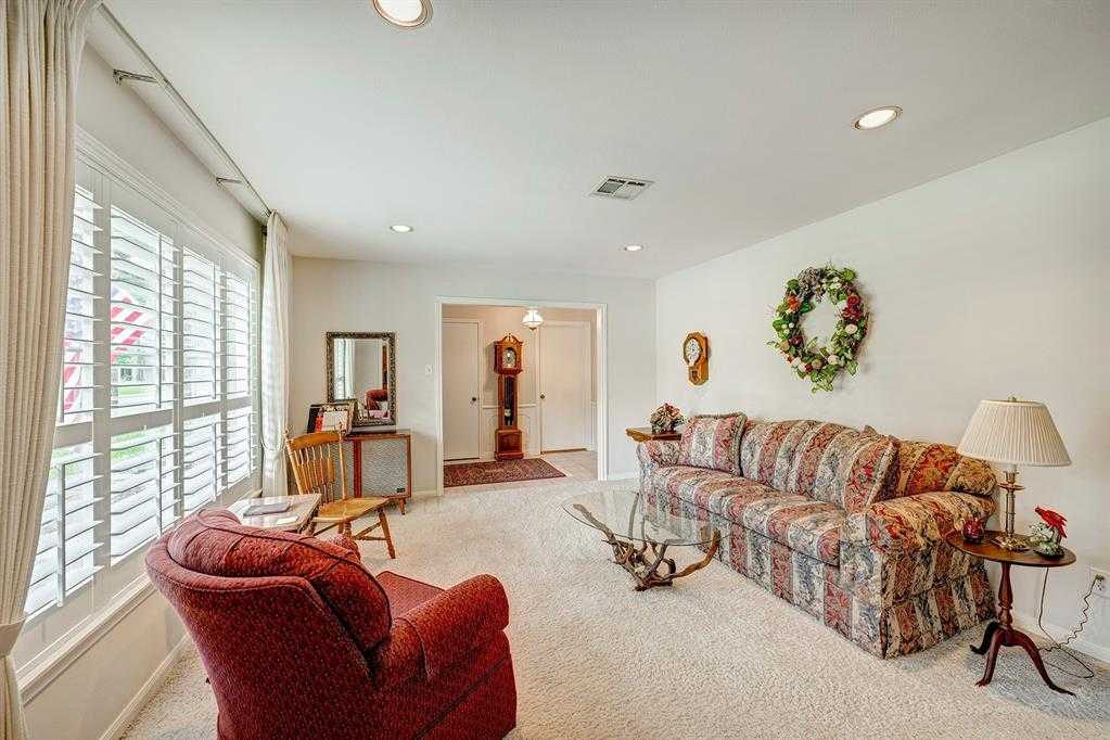 photo 2: 12102 Taylorcrest Road, Bunker Hill Village TX 77024