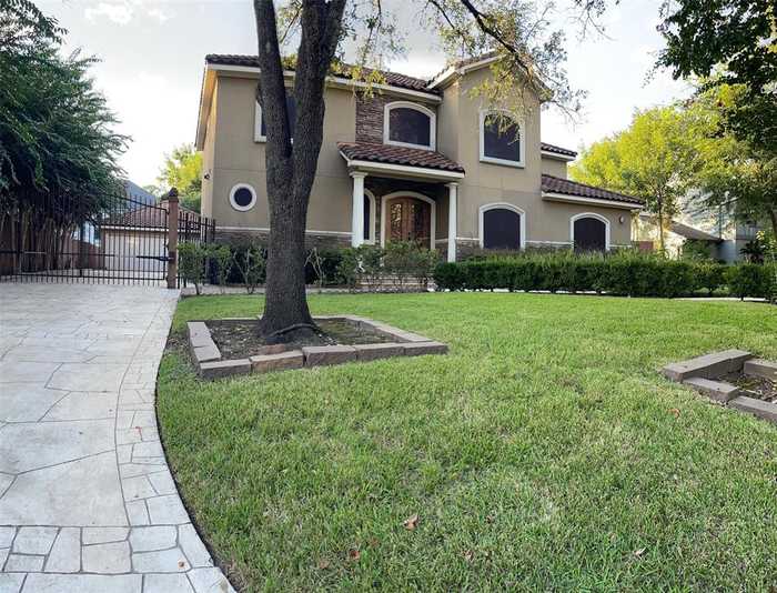 photo 2: 1710 Castlerock Drive, Houston TX 77090