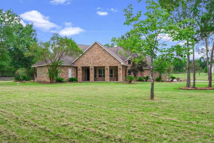 photo 1: 15453 Crown Oaks Drive, Montgomery TX 77316