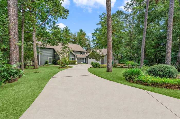 photo 2: 32 Coralvine Court, The Woodlands TX 77380