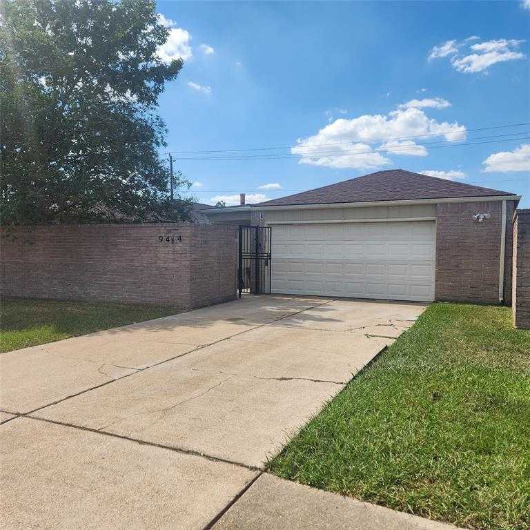 photo 1: 9414 Beringwood Drive, Houston TX 77083