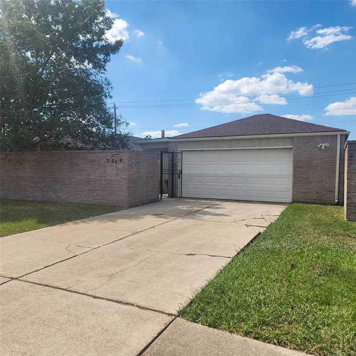 photo 1: 9414 Beringwood Drive, Houston TX 77083