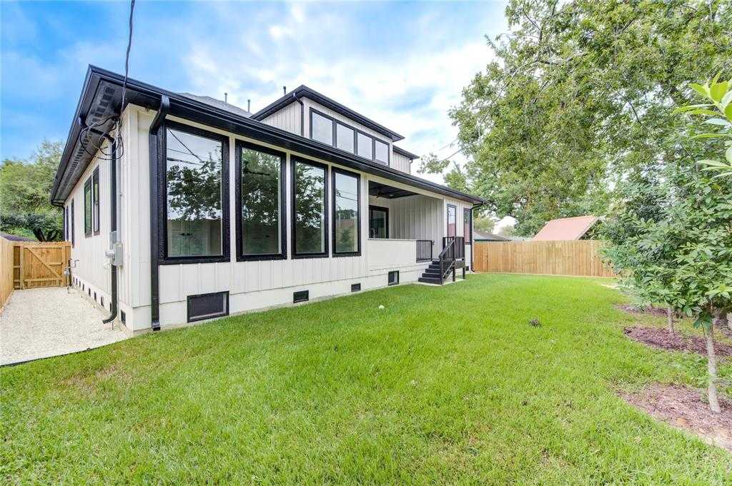 photo 3: 2118 Nina Lee Lane, Houston TX 77018