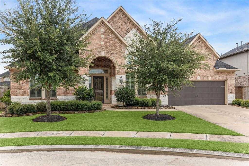 photo 1: 13906 Bell Valley Court, Houston TX 77059