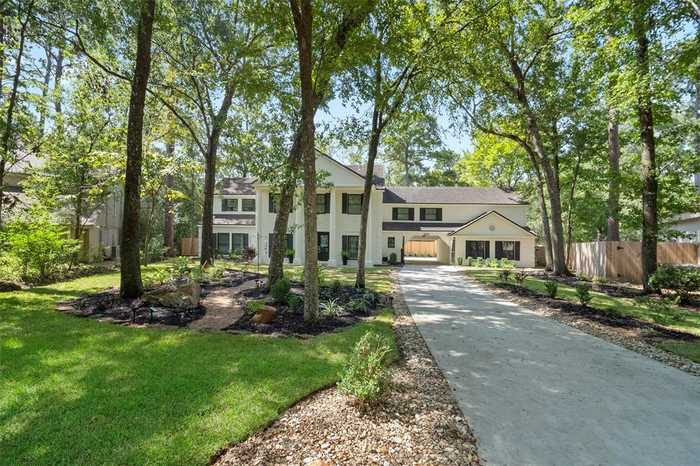 photo 2: 2811 Crossvine Circle, The Woodlands TX 77380