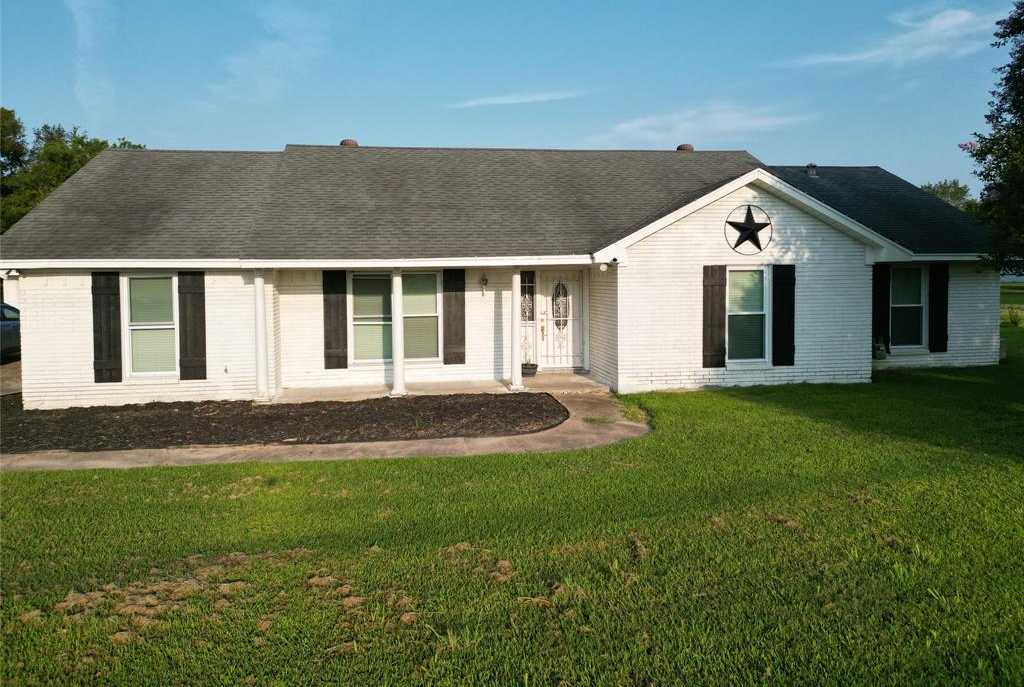 photo 2: 1514 N Main Street, Highlands TX 77562