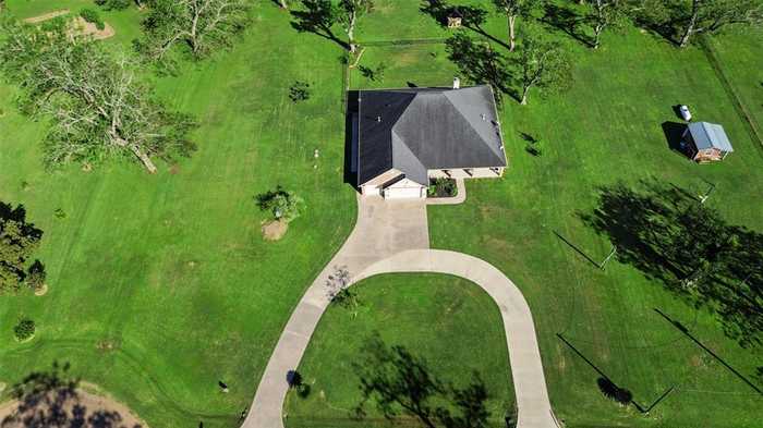 photo 2: 1102 Shady Creek Drive, Wharton TX 77488