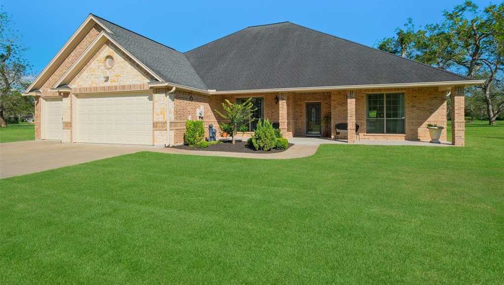 photo 3: 1102 Shady Creek Drive, Wharton TX 77488