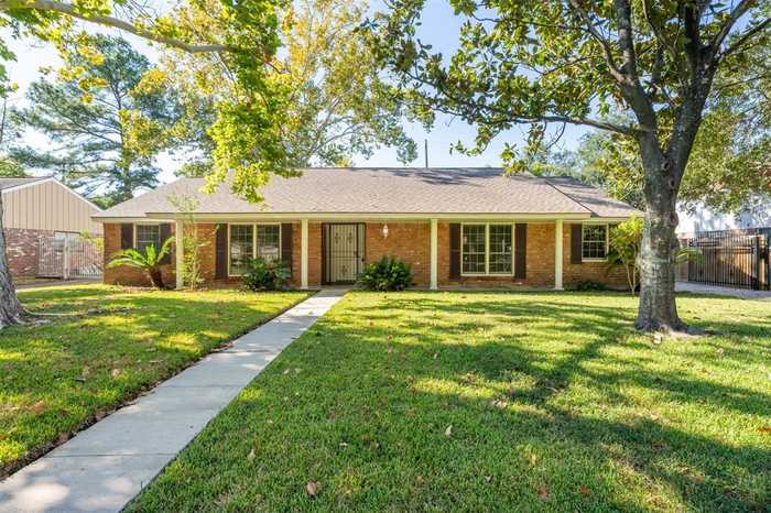 photo 1: 10715 Piping Rock Lane, Houston TX 77042