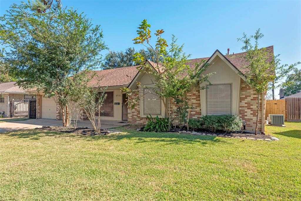 photo 2: 2715 Peach Lane, Pasadena TX 77502