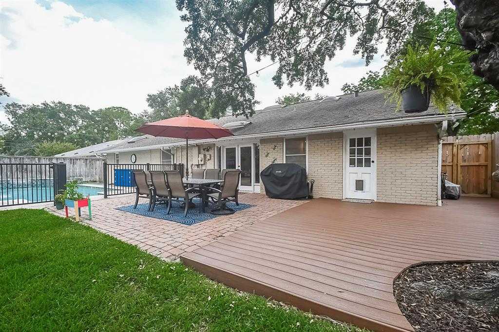 photo 3: 10606 Ella Lee Lane, Houston TX 77042