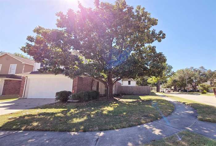 photo 2: 8819 Willow Quill Court, Houston TX 77088