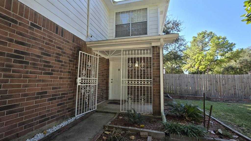 photo 3: 8819 Willow Quill Court, Houston TX 77088