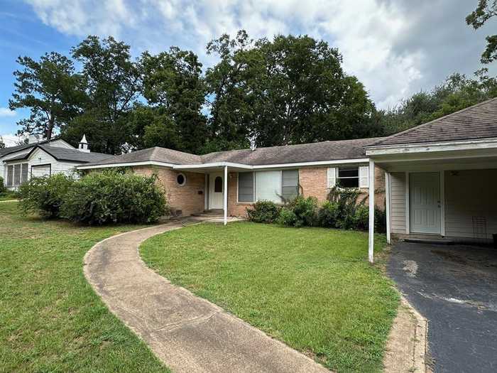 photo 1: 1006 E Easy Avenue, Crockett TX 75835