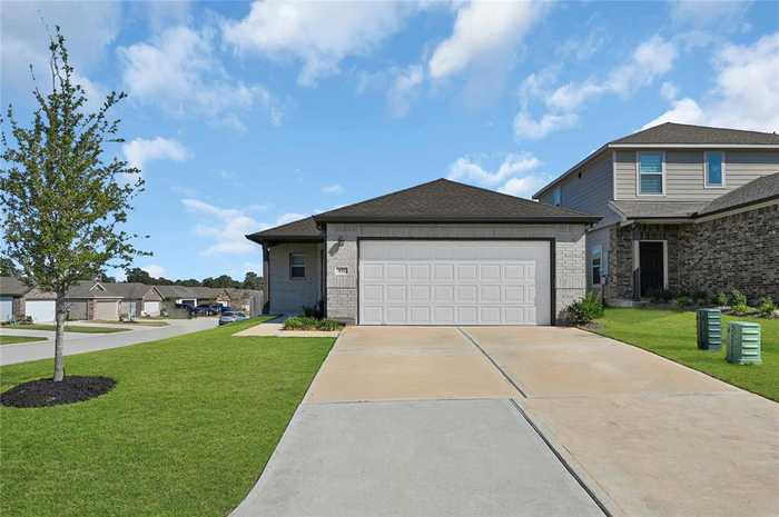 photo 2: 911 Amesbury Court, Montgomery TX 77316