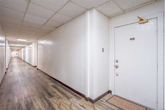 photo 2: 3075 Walnut Bend Lane Unit 22, Houston TX 77042