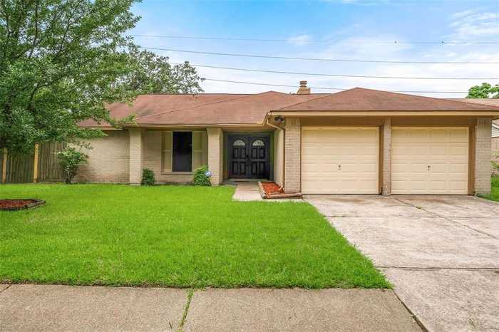 photo 1: 8803 Enchanted Forest Drive, Houston TX 77088