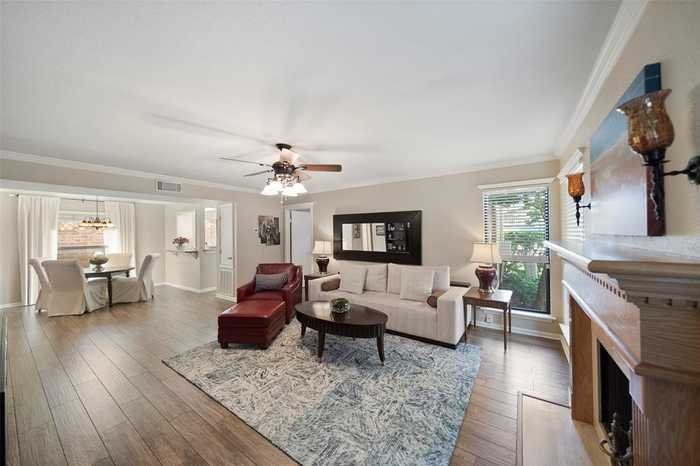 photo 1: 1201 Mcduffie Street Unit 205, Houston TX 77019