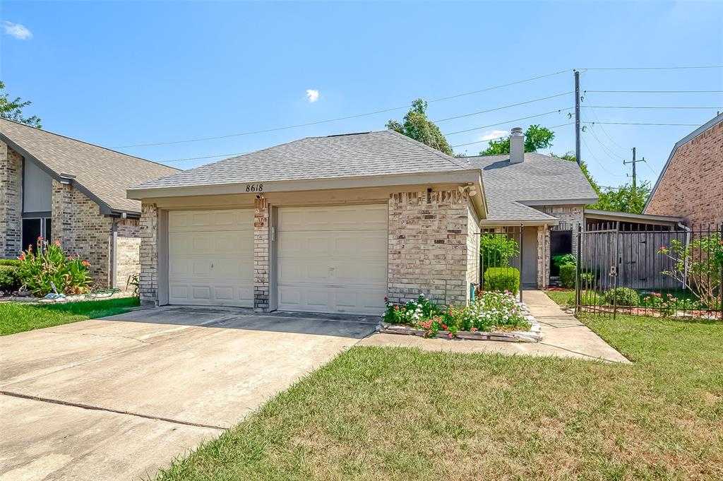 photo 1: 8618 Scenic Green Drive, Houston TX 77088