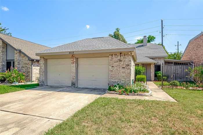 photo 1: 8618 Scenic Green Drive, Houston TX 77088