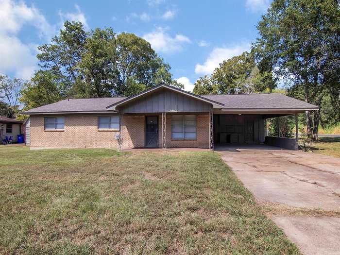 photo 1: 602 Parkway St Street, Crockett TX 75835