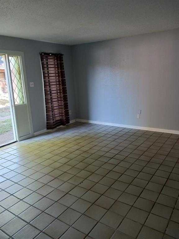 photo 3: 7813 Cook, Houston TX 77072