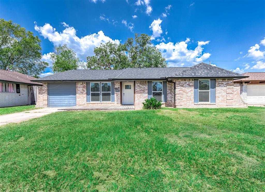 photo 1: 1706 Twinbrooke Drive, Houston TX 77088