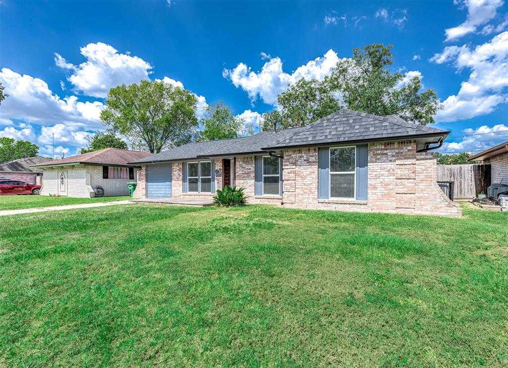 photo 2: 1706 Twinbrooke Drive, Houston TX 77088