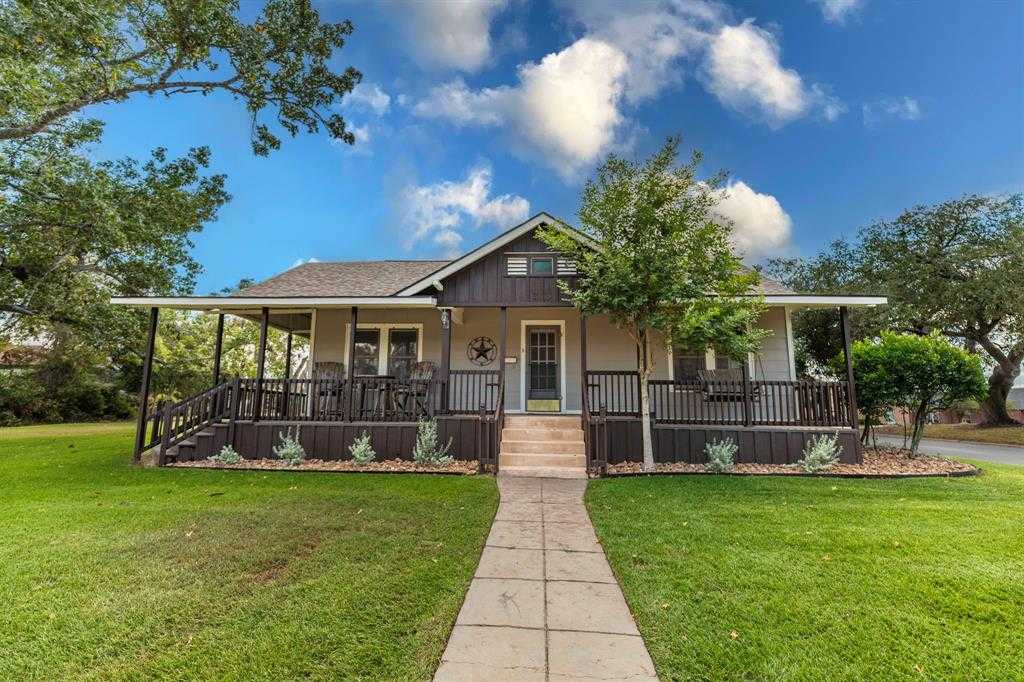 photo 1: 23 W Palm Street, Bellville TX 77418