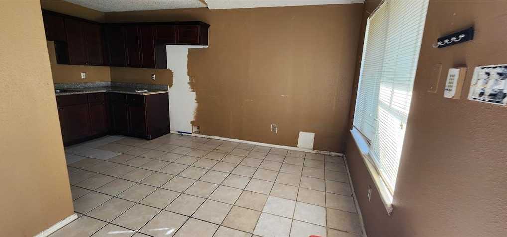 photo 3: 17004 Pastoria Dr, Houston TX 77083