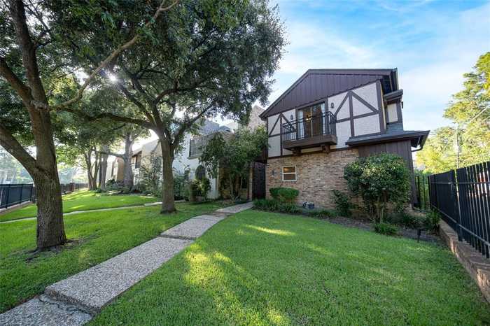 photo 2: 1518 S Gessner Road, Houston TX 77063