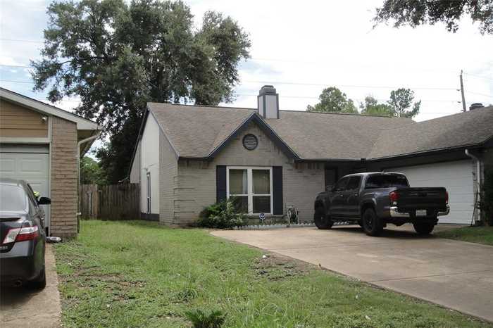 photo 2: 15515 Rio Del Sol Drive, Houston TX 77083