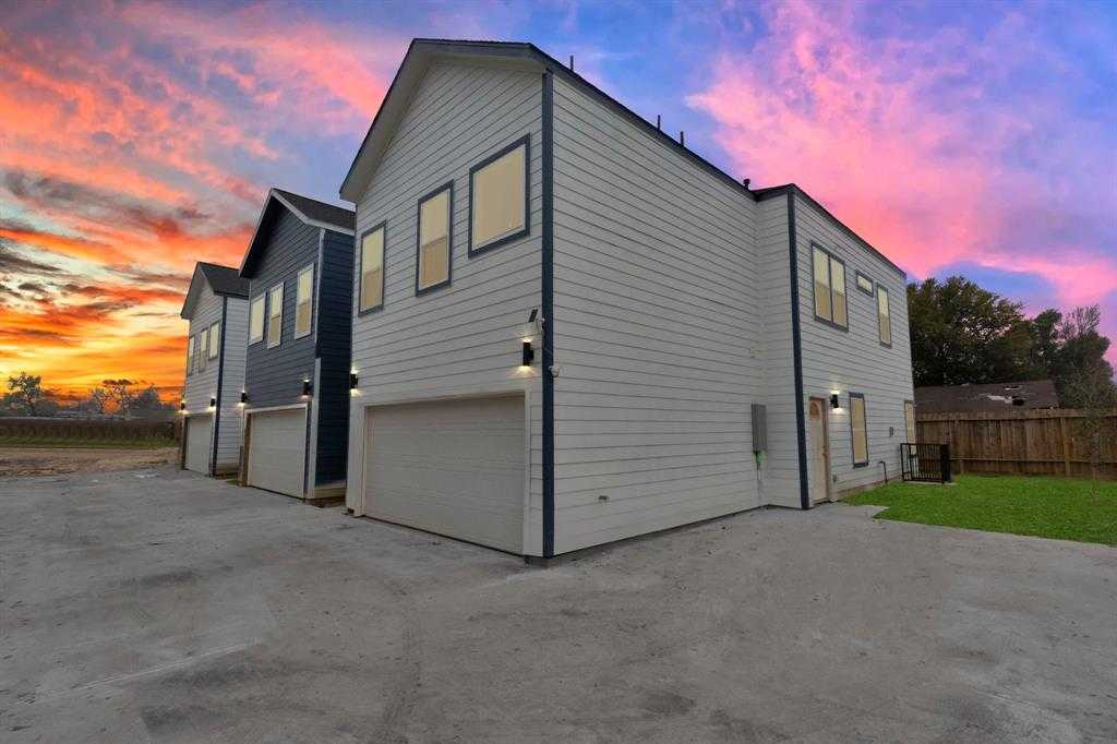 photo 2: 855 S Victory Drive Unit C, Houston TX 77088