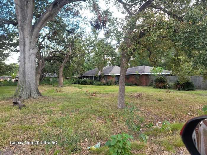 photo 1: 1821 Ferguson Way, Houston TX 77088