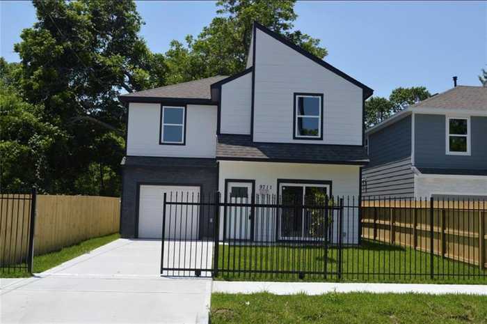 photo 1: 9711 Beckley Street, Houston TX 77088