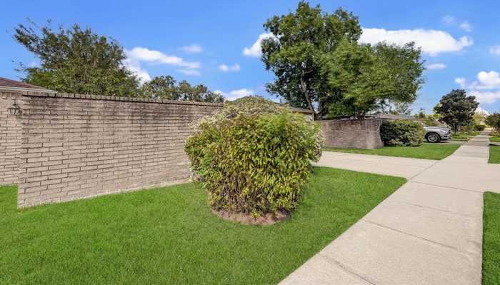 photo 2: 9322 Danforth Way, Houston TX 77083