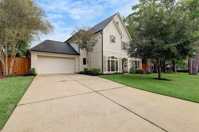 photo 2: 1626 Lynnview Drive, Houston TX 77055