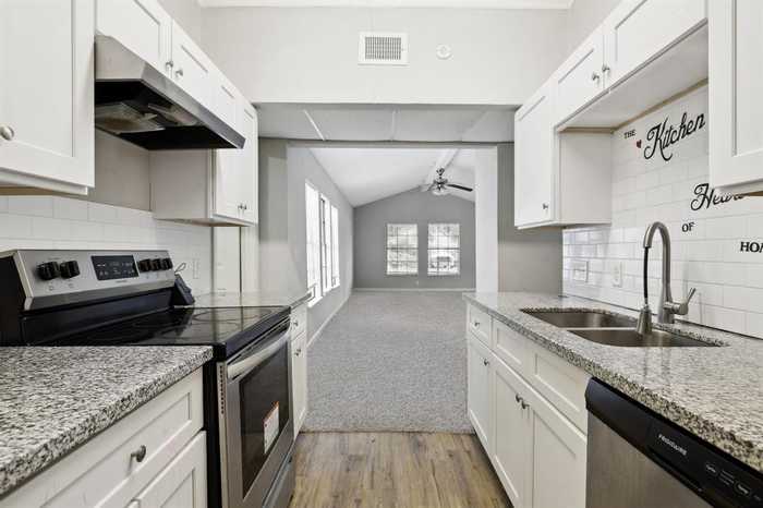 photo 2: 2930 Ellington Street, Houston TX 77088