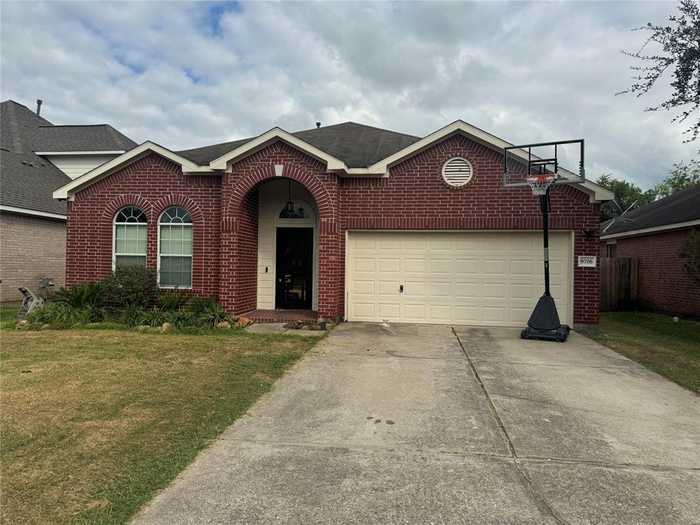 photo 1: 8706 E Highlands Crossing, Highlands TX 77562