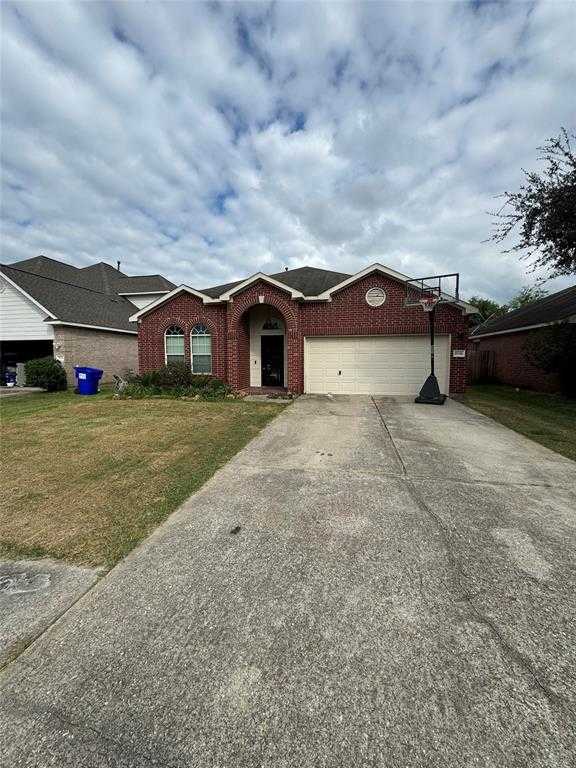 photo 2: 8706 E Highlands Crossing, Highlands TX 77562