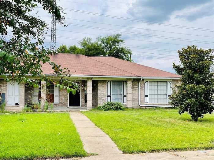 photo 1: 9210 Benthos Drive, Houston TX 77083