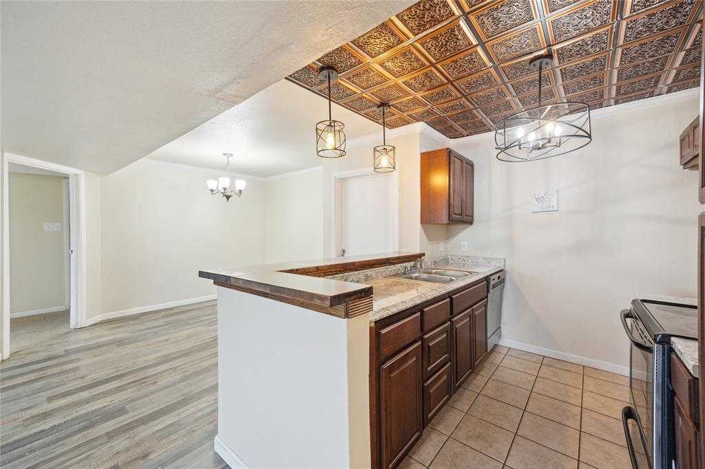 photo 2: 3085 Walnut Bend Lane Unit 32, Houston TX 77042