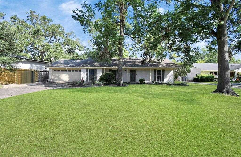 photo 2: 8702 Westview Drive, Spring Valley Village TX 77055